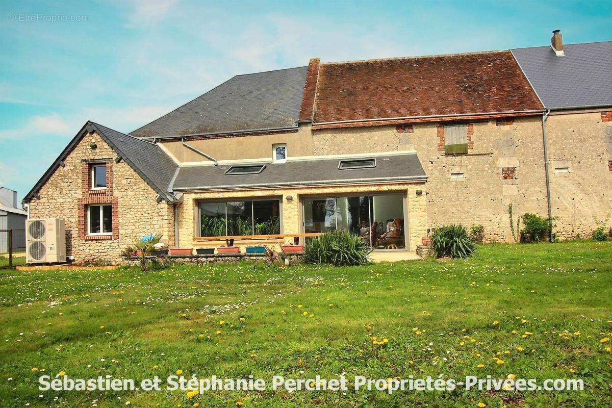 En exclusivité - Corps de ferme  362 m² - 8 chambres -terrain 1,2 ha - granges 500 m² - photo 8