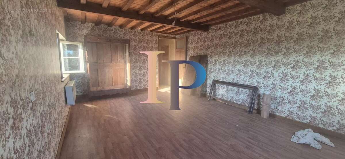 Maison à POUILLY-SOUS-CHARLIEU