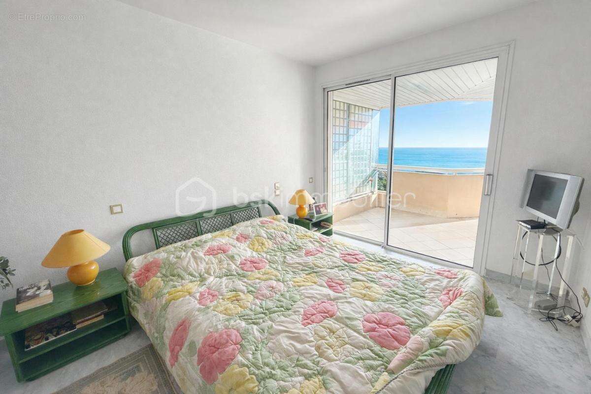 Cannes Croix-des-Gardes - Appartement 86m² - 3 pièces - Terrasse 43m² - vue mer - Piscine - Garage - photo 9
