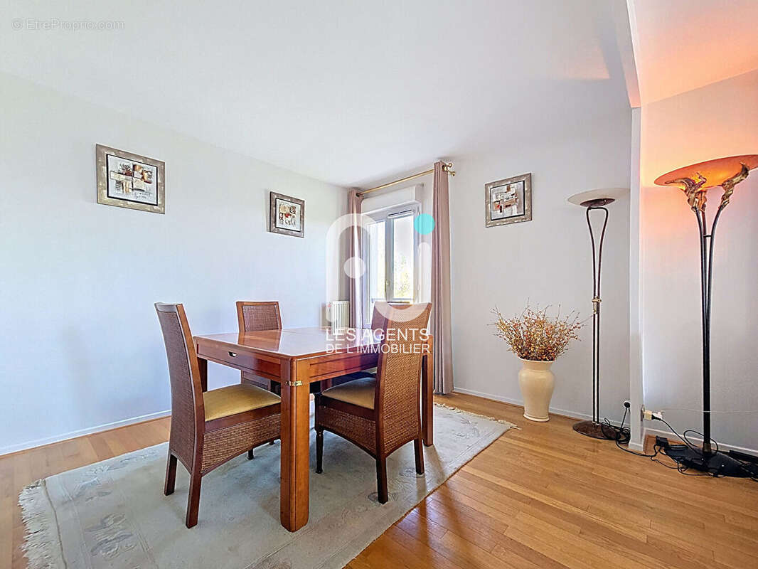 Appartement à VILLENEUVE-LA-GARENNE