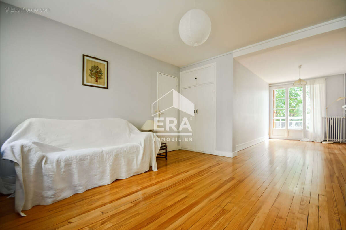 Appartement à ISSY-LES-MOULINEAUX
