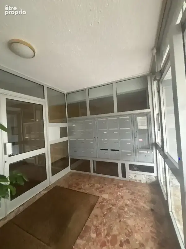 SAINT-CHAMOND  - Appartement 102 m²  - 3 chambres - Garage - Parking - Cave - photo 8