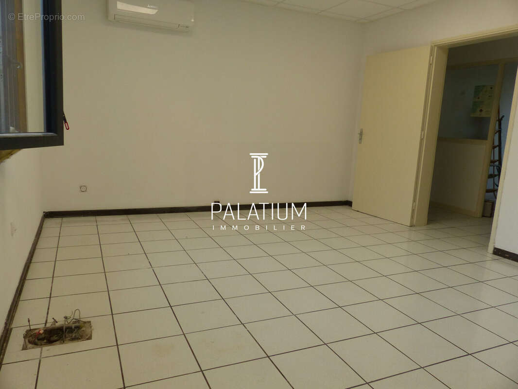 Commerce à CHATEAU-ARNOUX-SAINT-AUBAN