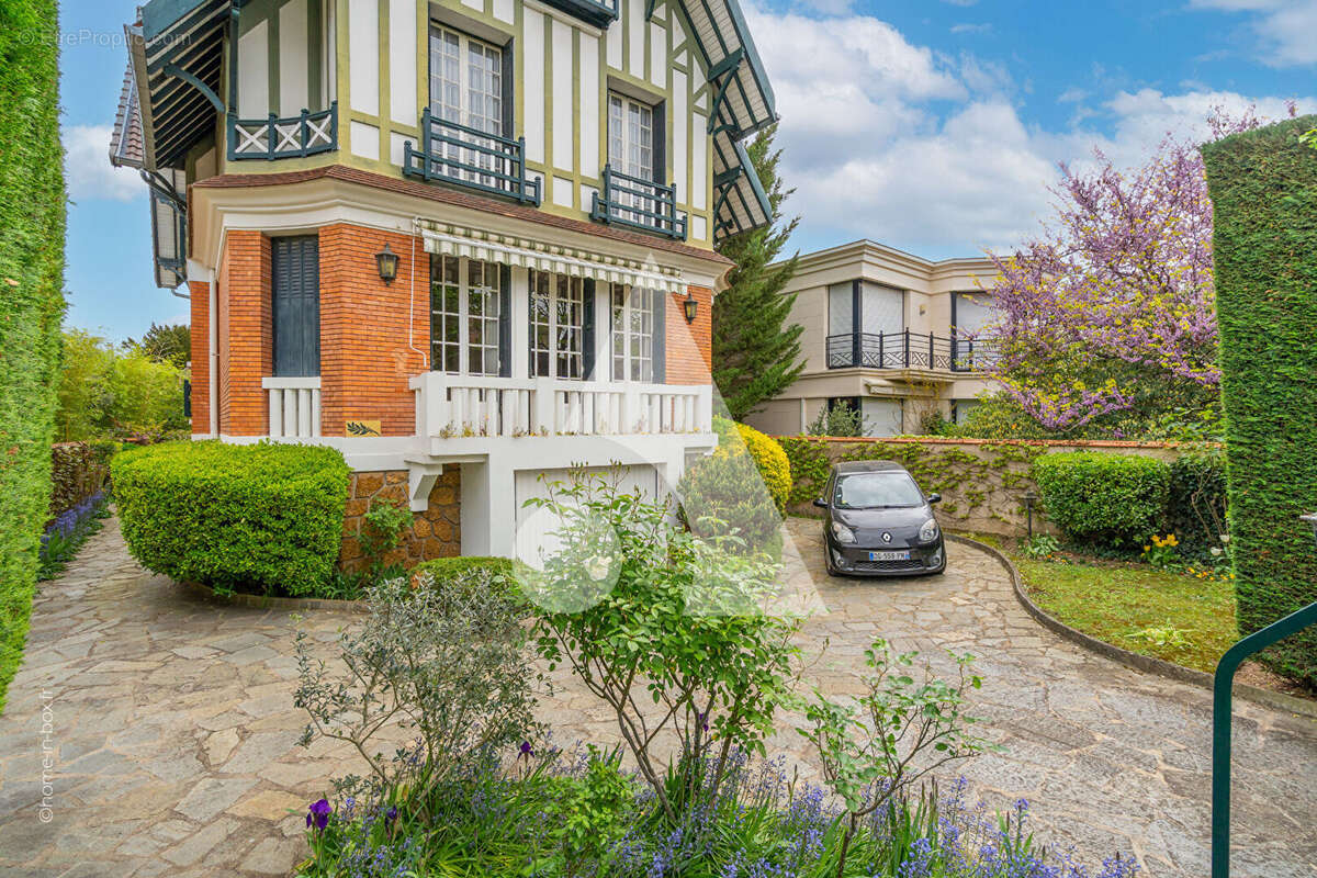 Maison à SAINT-MAUR-DES-FOSSES