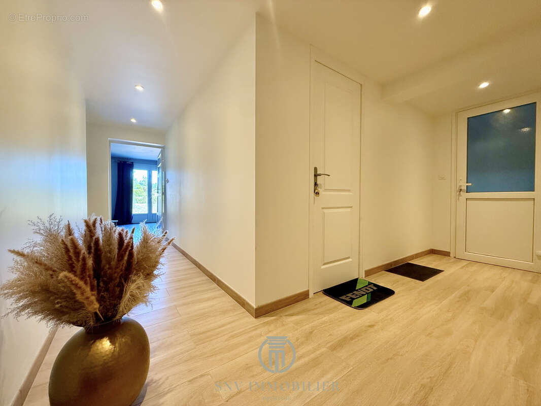 Propriété familiale • 8 chambres • plus d’1 hectare • dépendances - photo 20