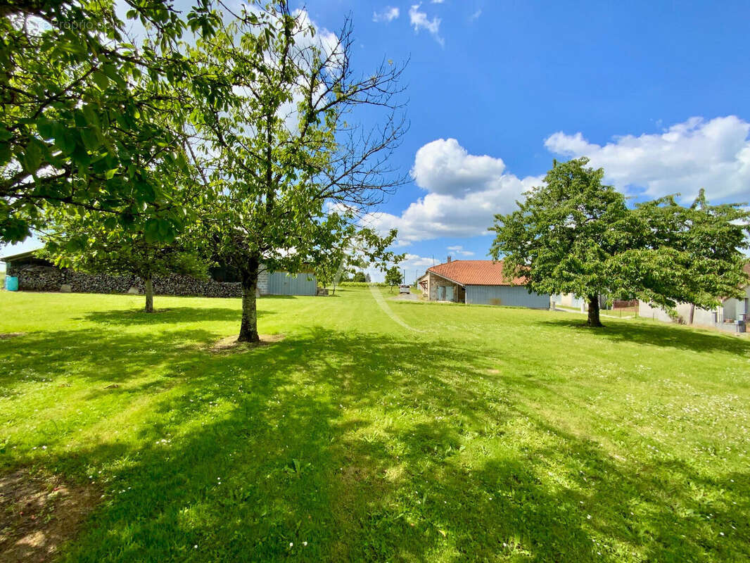 Maison à FONTAINES-D&#039;OZILLAC