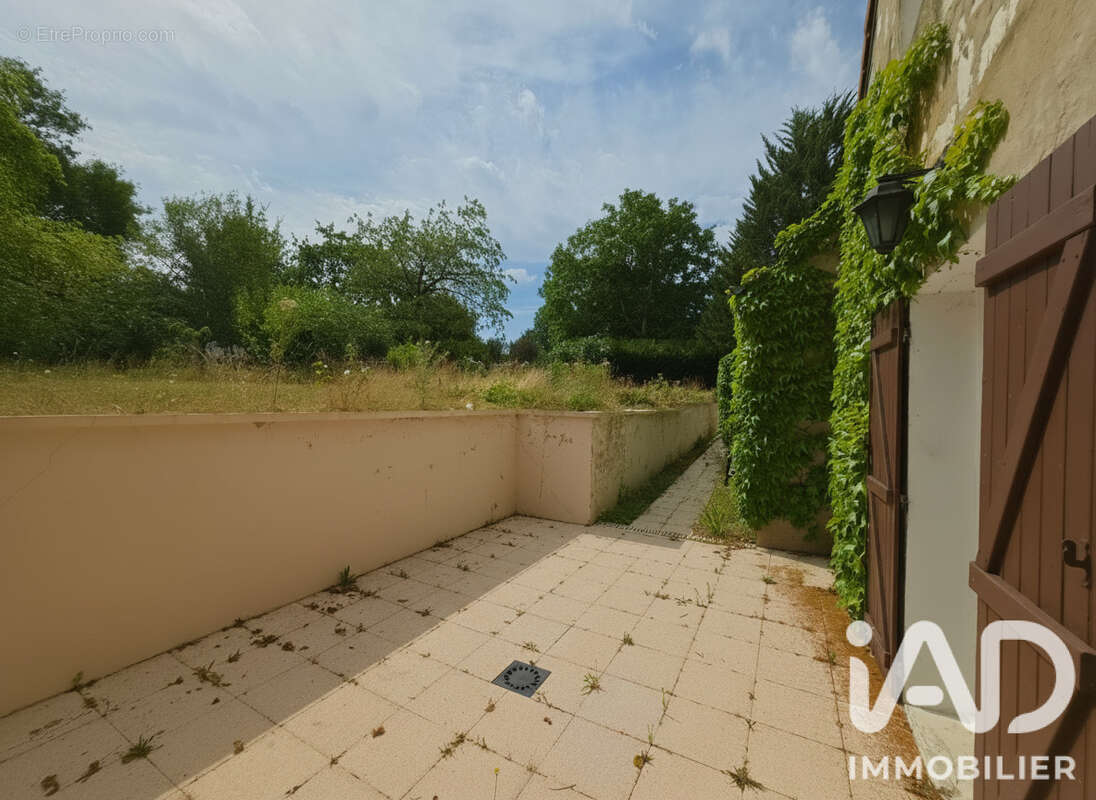 Maison 140 m² à Plessis-Saint-Jean  - photo 3