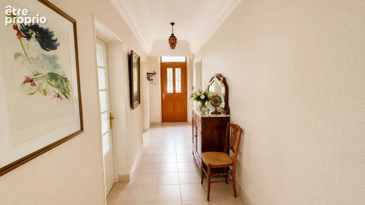 MAISON-APPARTEMENT - LAVAL / AV. DES FLEURS - 96 m² - Jardin 214 m² - Esprit maison de caractère - photo 8