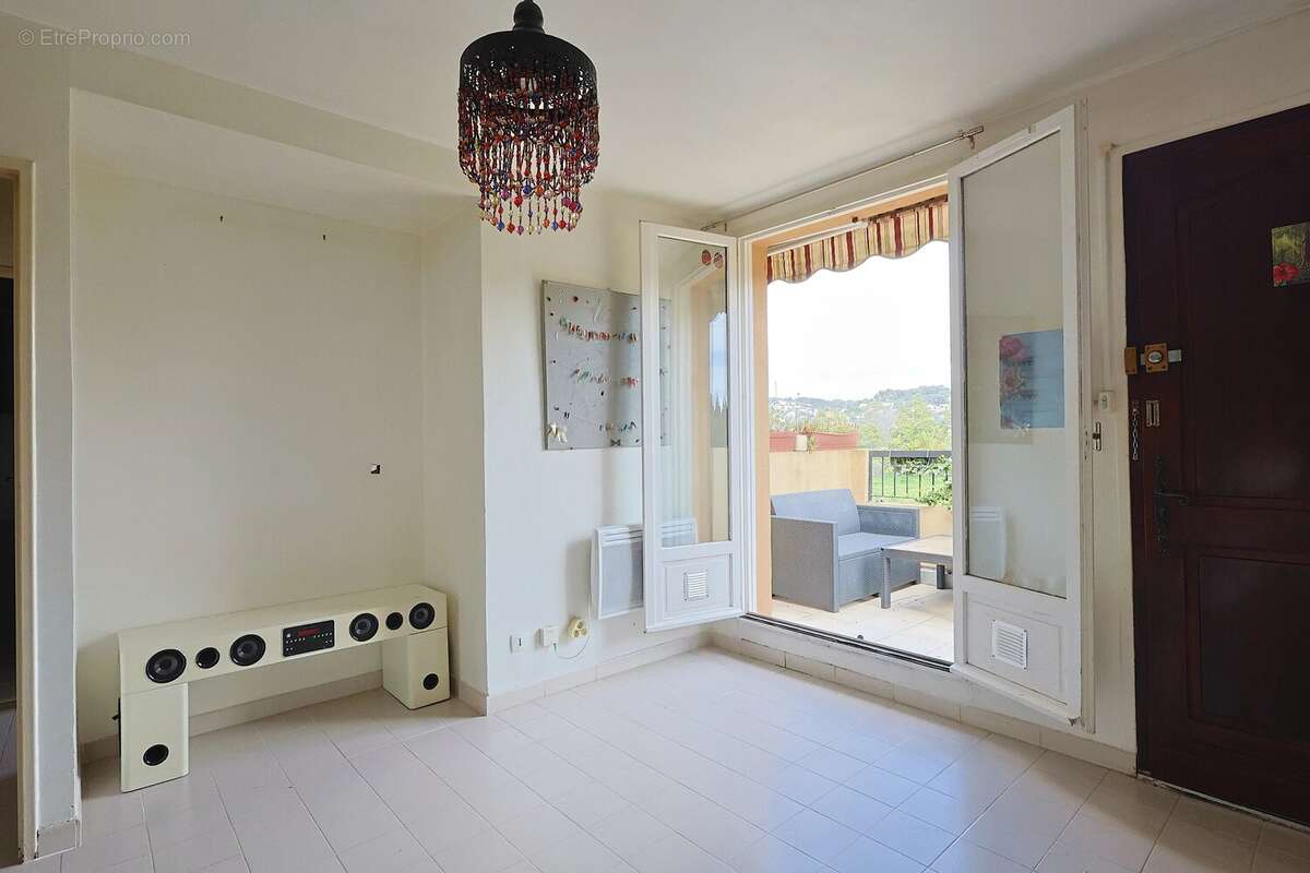 Appartement à VALLAURIS