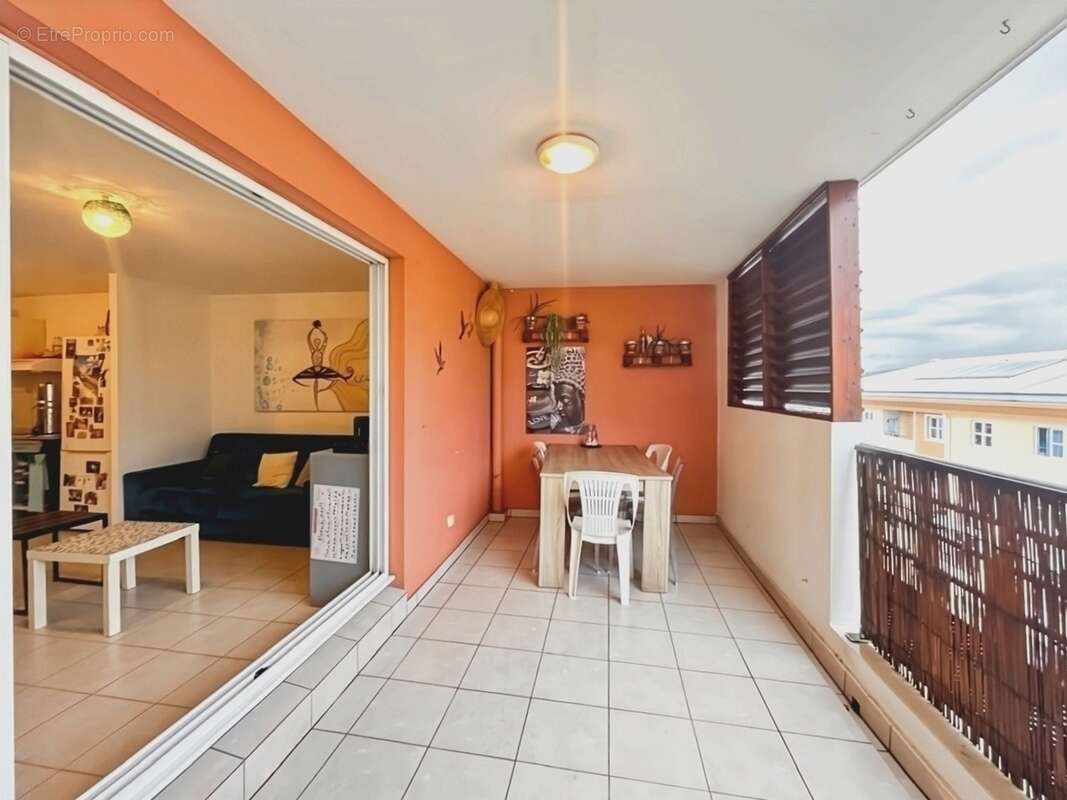 à vendre – t3 traversant avec double varangue – sainte-clotilde  - photo 2