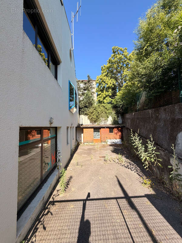 À VENDRE   Local commercial de 245 m2 au cœur d’Annonay - photo 2