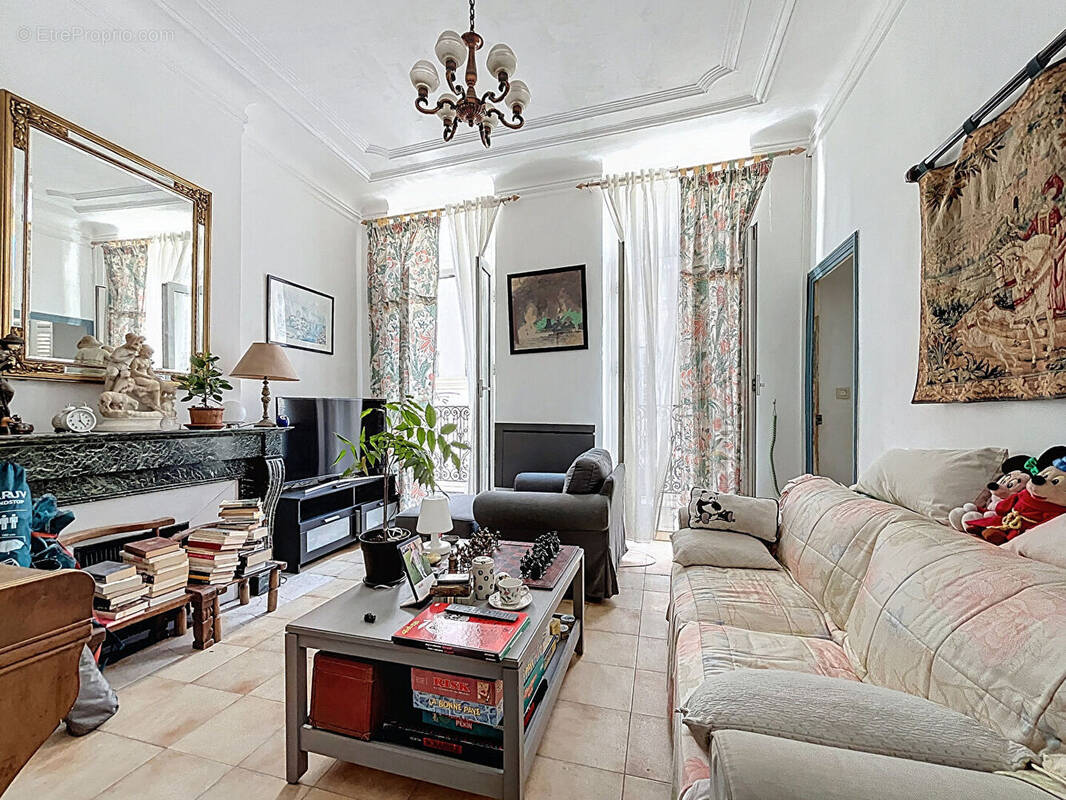 Appartement à MARSEILLE-6E