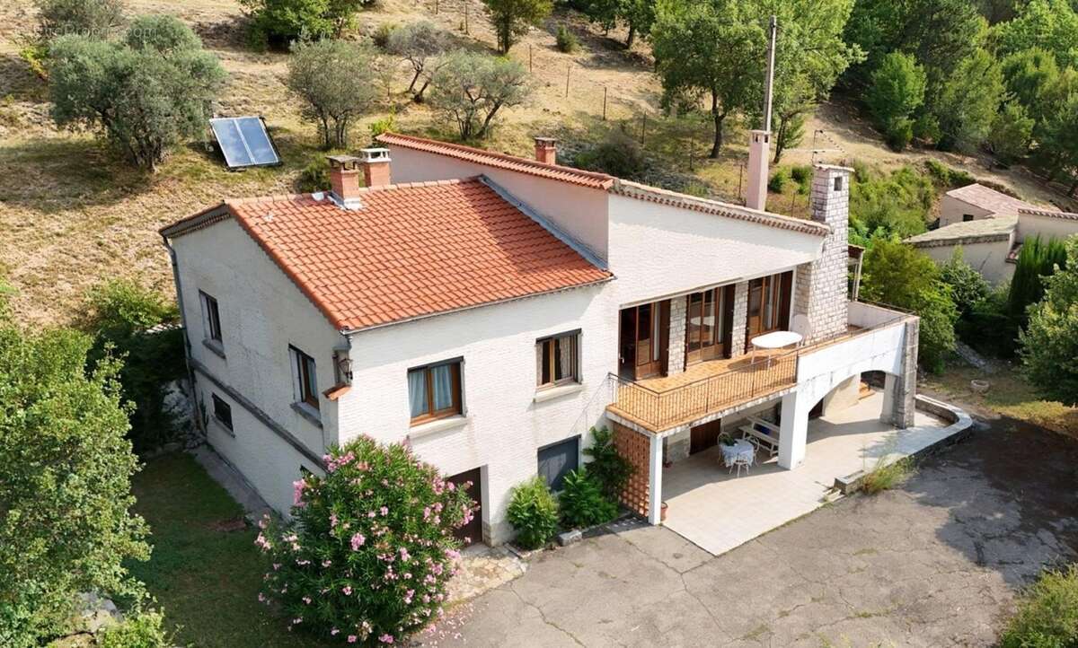  À VENDRE – Grande villa avec terrain boisé avec une olivette à Sisteron - photo 22