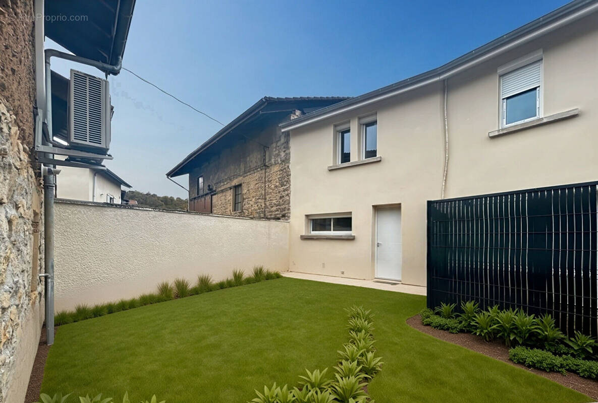 Maison à VAULX-MILIEU