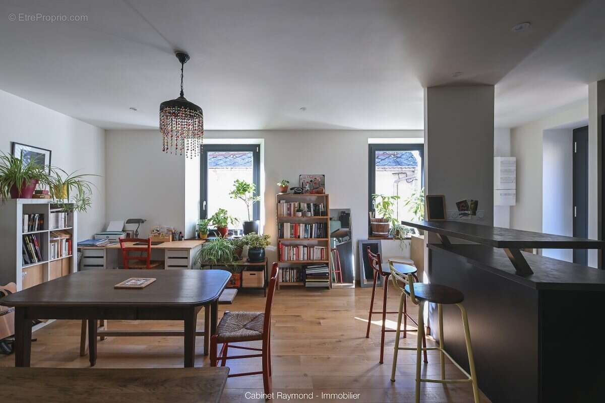 Maison à ENTRAIGUES