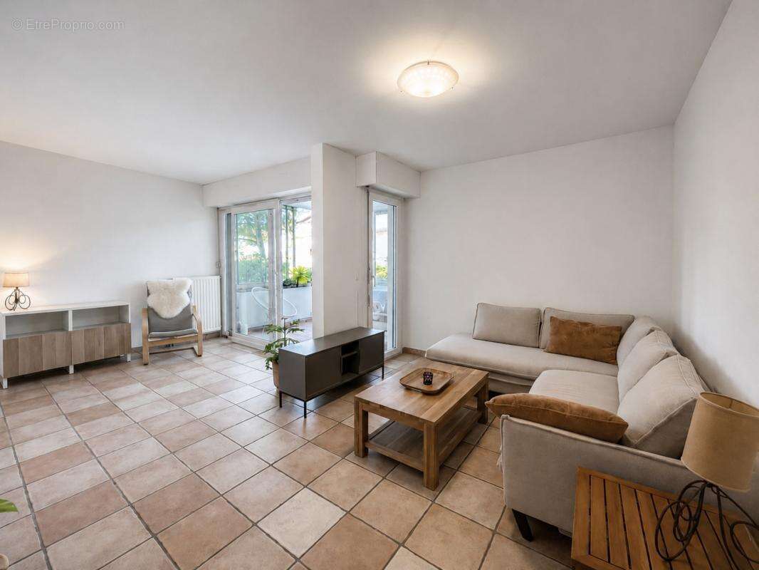 Appartement 3 pièces 75 m² - 2 Chambres - Cave - Parking - Tram Ligne 5 - Parc Montcalm - photo 5