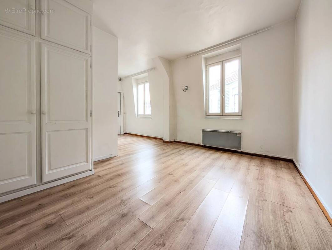 Appartement à PARIS-3E
