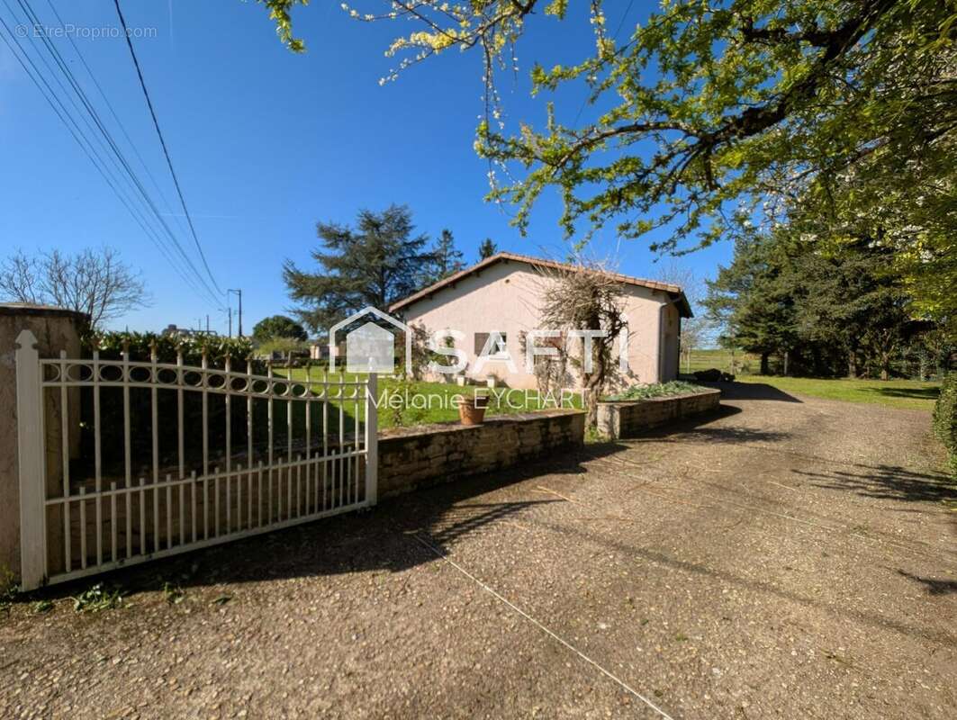 Maison 128 m² à Theil-Rabier  - photo 3