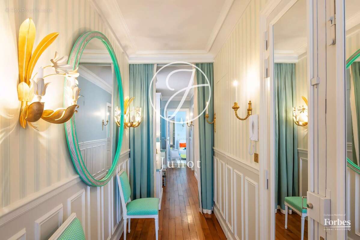 Appartement à PARIS-16E