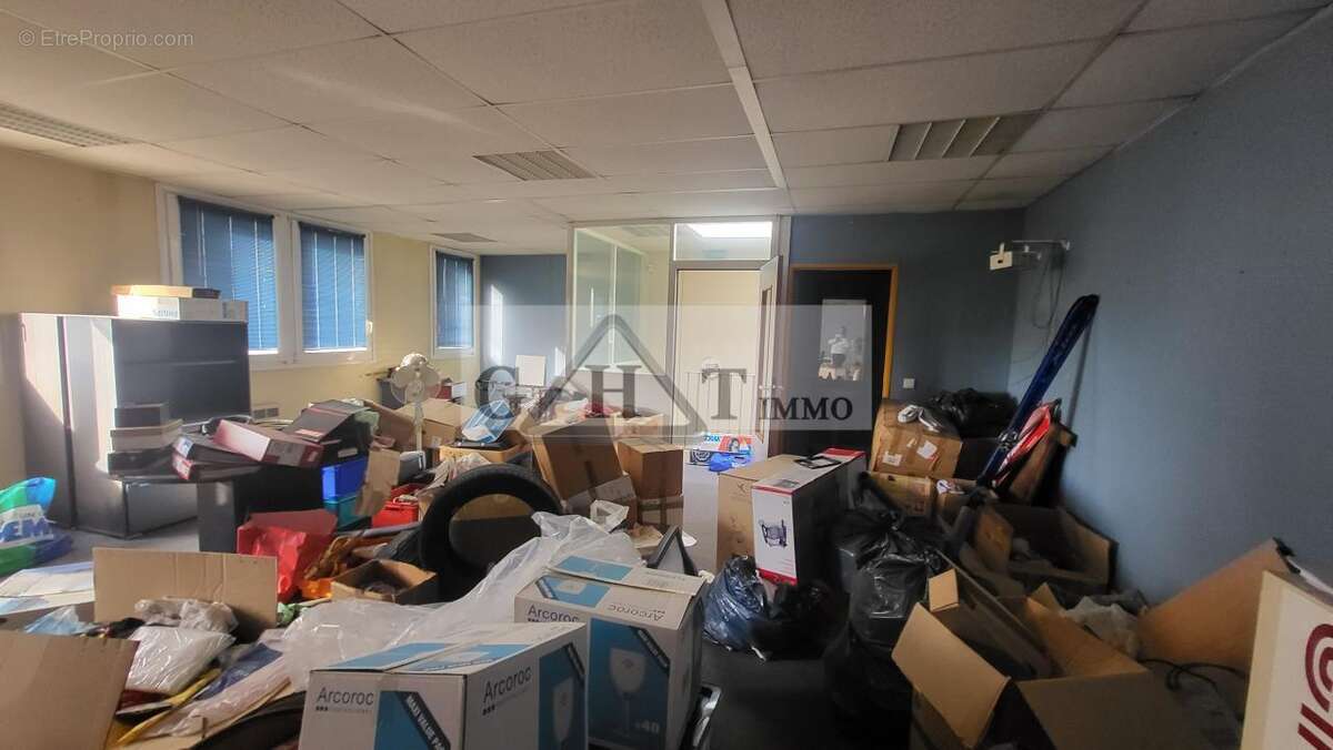 Zone d'activité proche RER et autoroutes Local de 358 m² - photo 6
