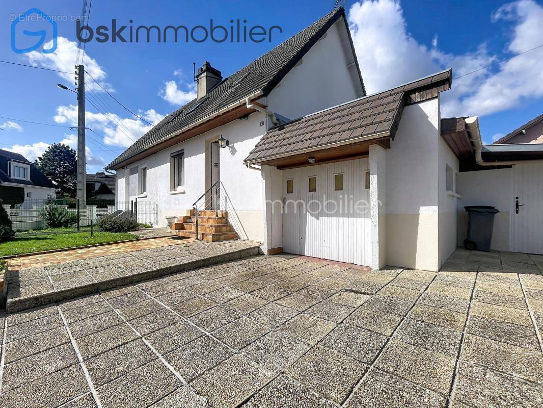 Maison à SAINT-ETIENNE-DU-ROUVRAY