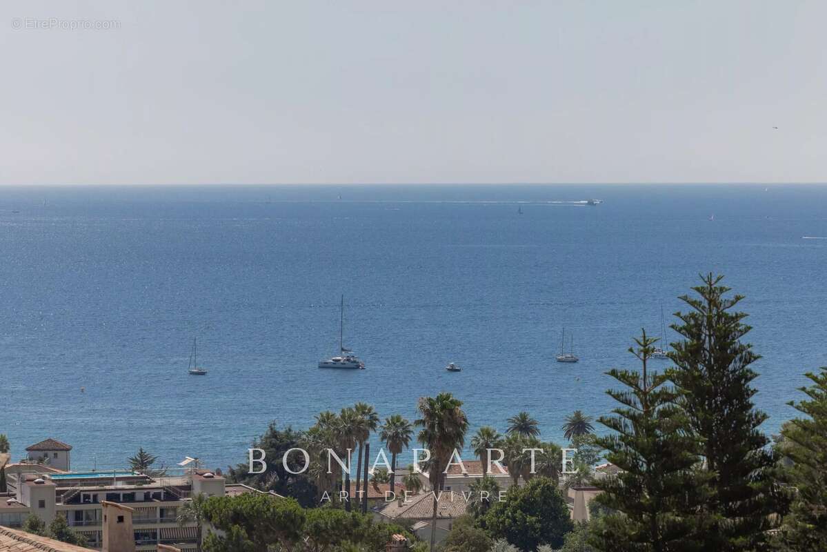 Aux portes de SUPER CANNES, élégante villa entiérement rénové - vue mer panoramique - position dominante - photo 2