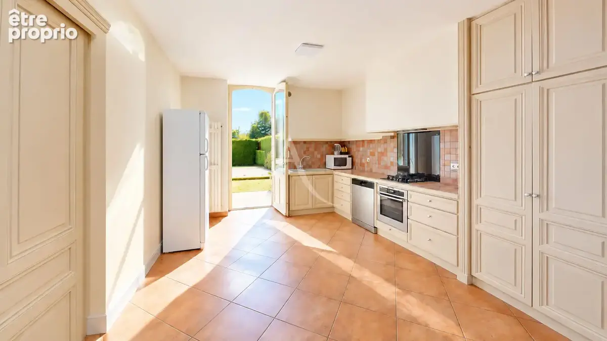 Maison de caractère 272 m² avec piscine  - La Tour-du-Crieu - photo 7