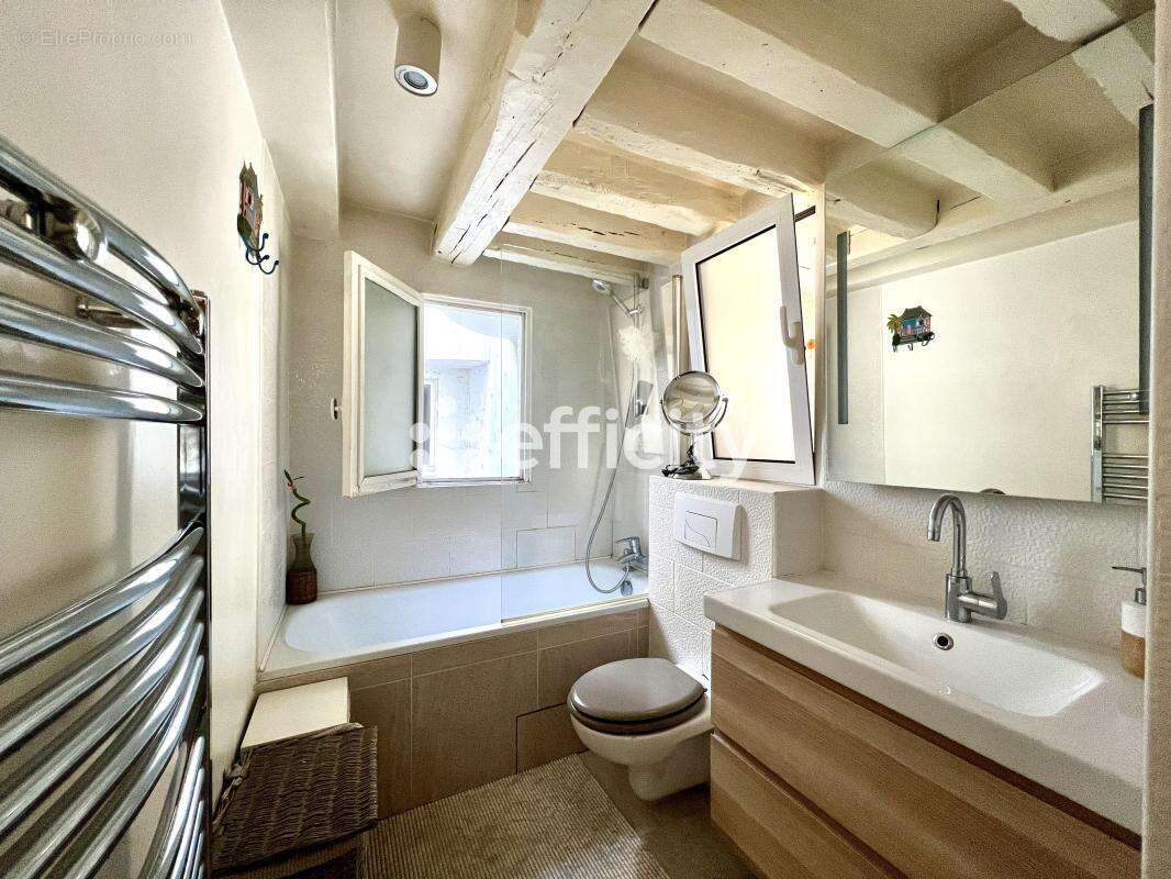 Appartement à PARIS-10E