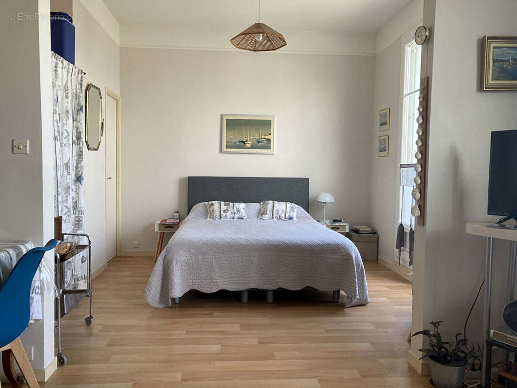 Appartement à DONVILLE-LES-BAINS