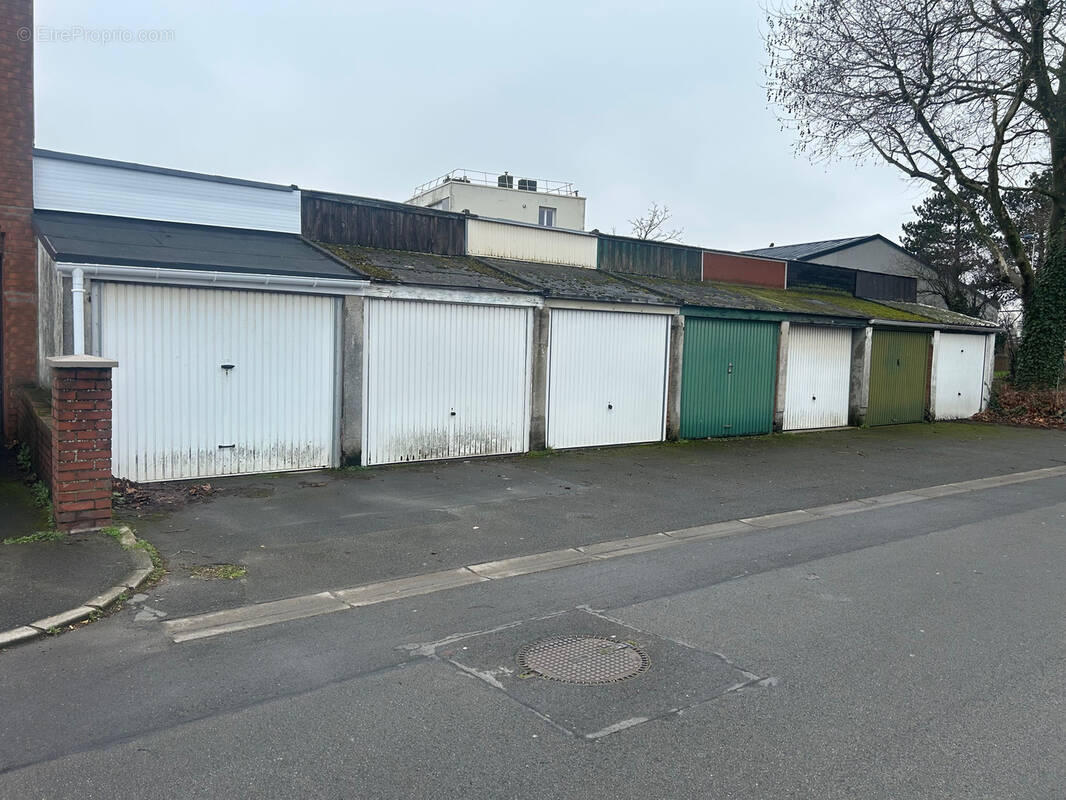 Parking à GRANDE-SYNTHE