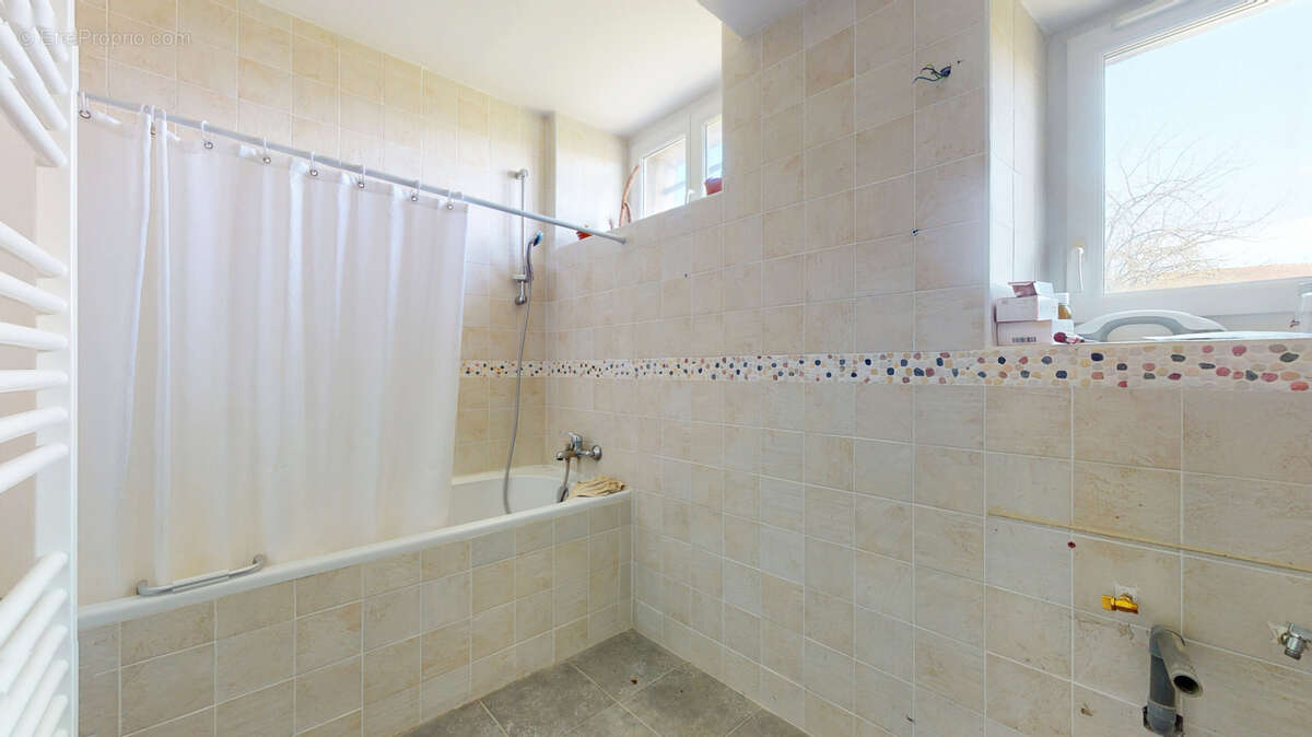 Maison à LE DESCHAUX