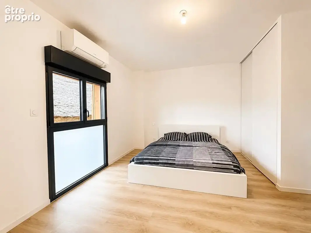 Coup de coeur pour cette maison rénovée de 200m² au sol, jardin de 300m² environ - photo 11