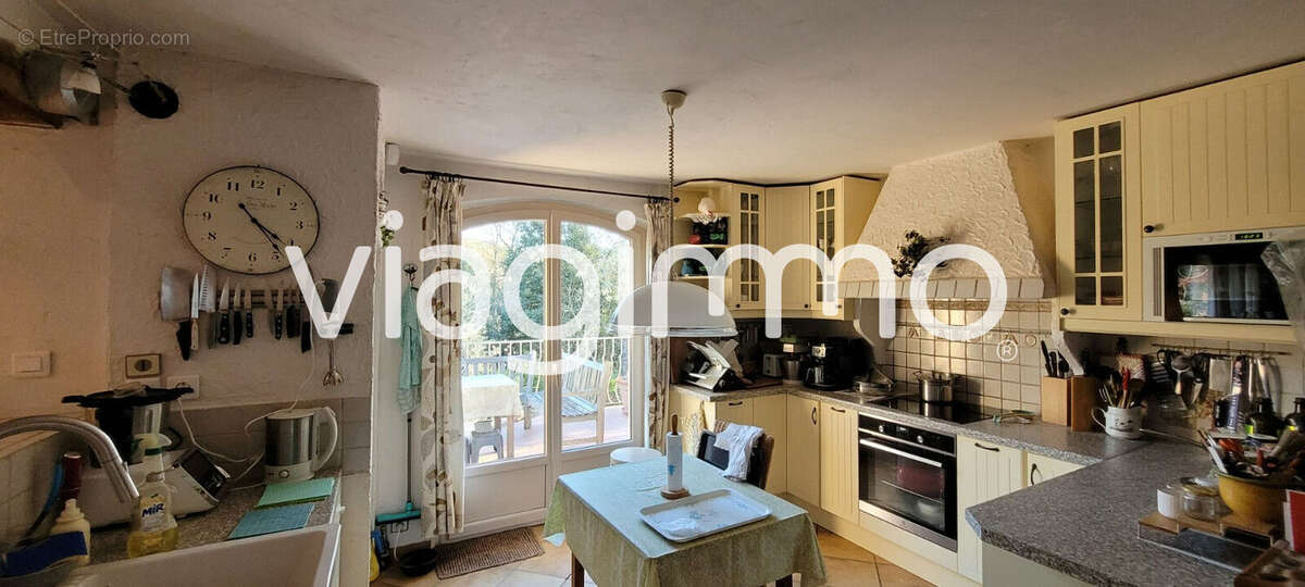 Maison à SAINT-CEZAIRE-SUR-SIAGNE