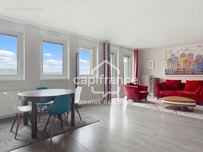 Appartement à COURBEVOIE