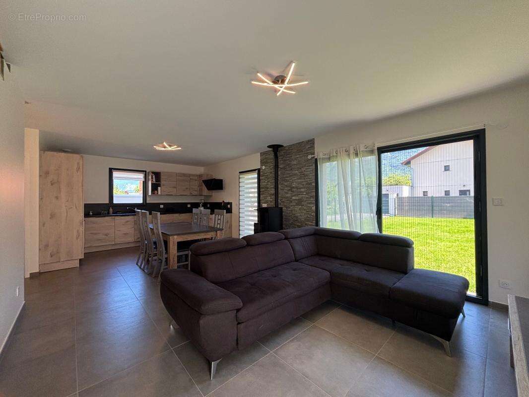 Maison neuve de 125 m2 sur 244 m2 de terrain - photo 4