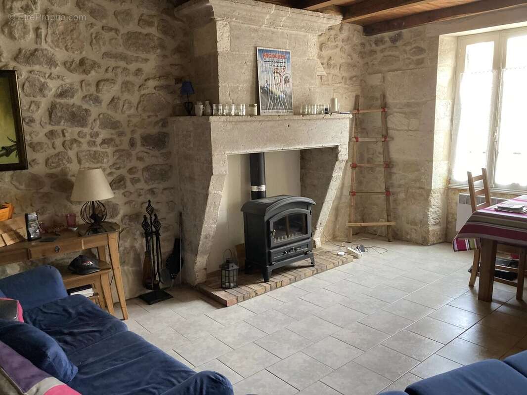 Maison de village en pierre en bon état - photo 3