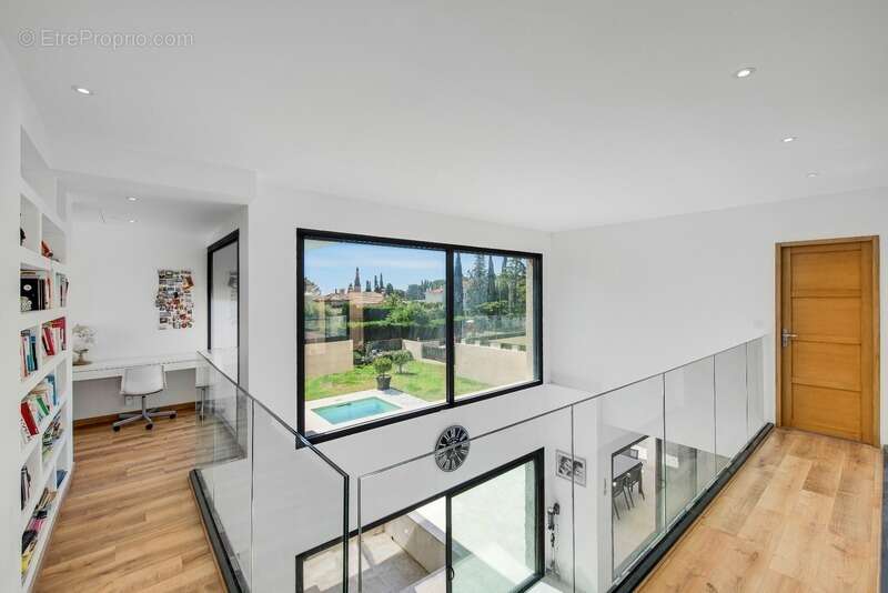 Villa contemporaine récente 8 piéces avec piscine - photo 8
