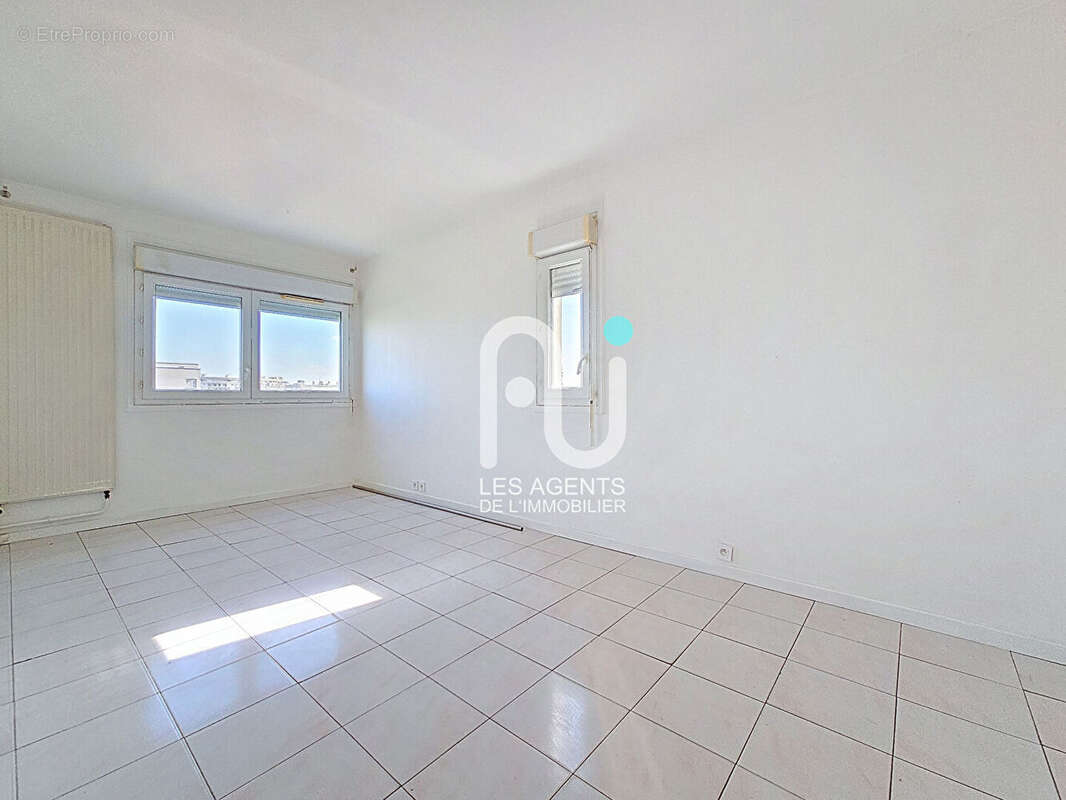 Appartement à VILLENEUVE-LA-GARENNE