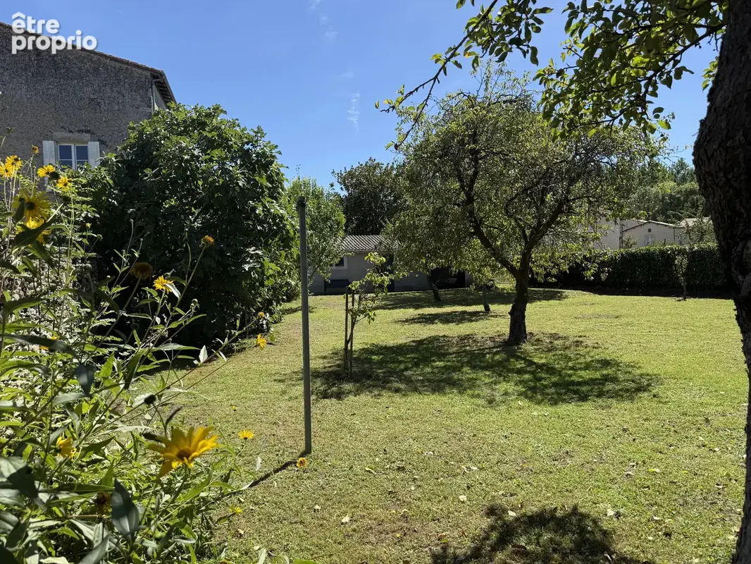 Elégante maison de ville de 3/4 chambres avec jardin de cour privé et petit verger. - photo 19