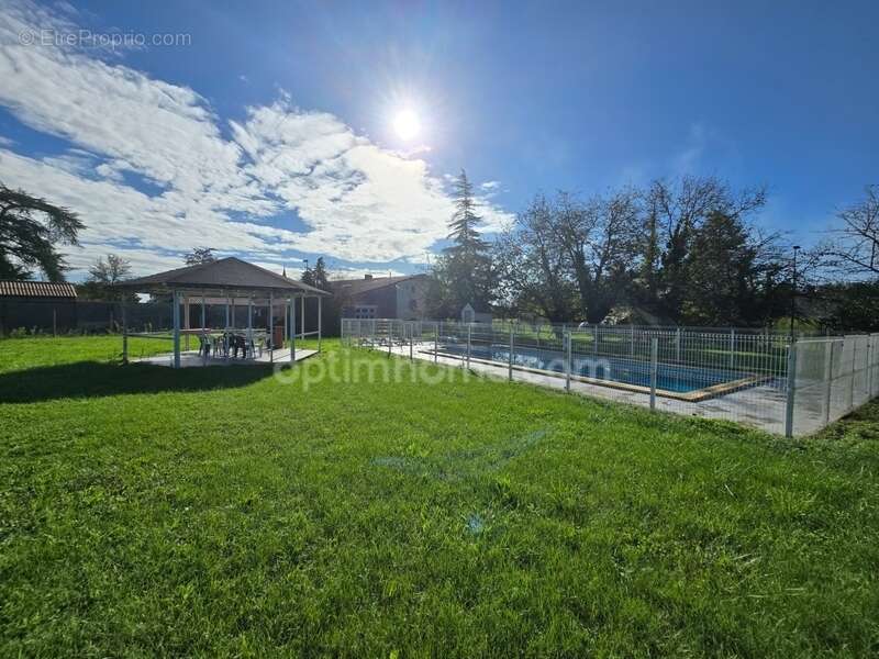 Maison à SERRES-ET-MONTGUYARD