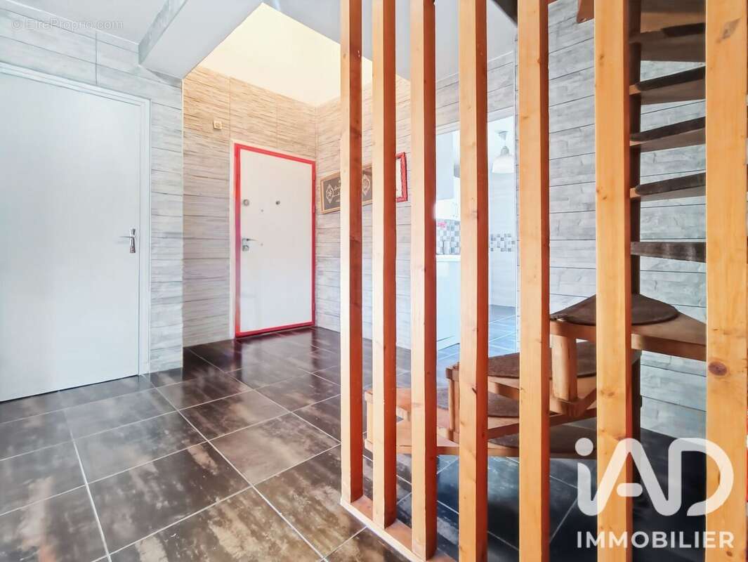 Appartement 121 m² à La Ricamarie  - photo 3