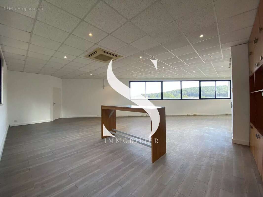 Commerce à VALLAURIS