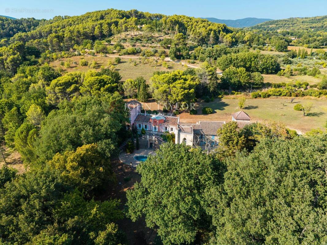 Propriété d'exception aux portes de Lourmarin – Élégant domaine de caractère au cœur du Luberon - photo 1