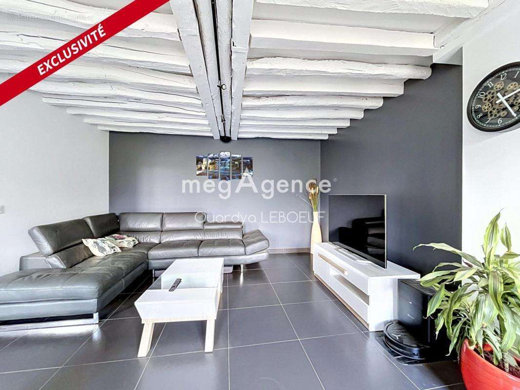 Maison en pierre rénovée, 3 chambres, garage et cour privative - photo 3