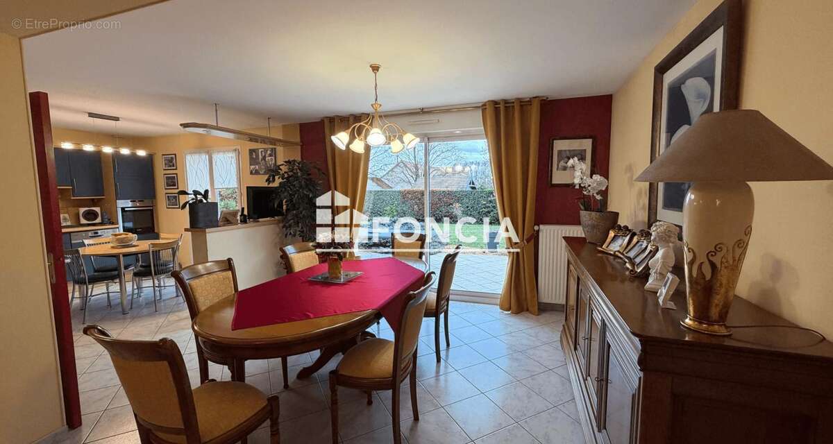 Maison à MONCE-EN-BELIN