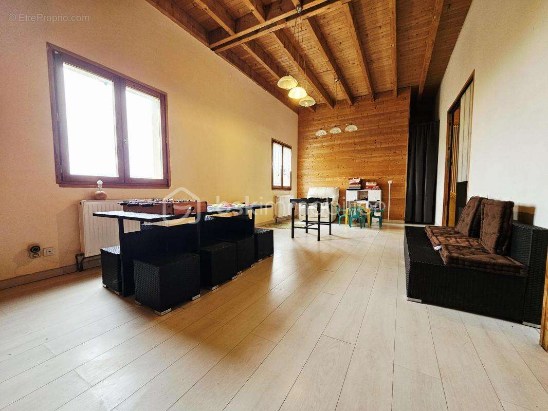 Maison à BESSE-ET-SAINT-ANASTAISE