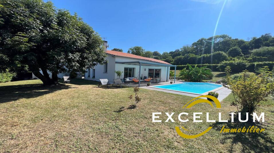 Maison à FONTAINES-SAINT-MARTIN