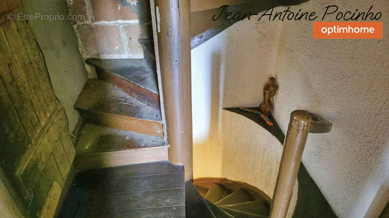 Appartement à SAINTE-FOY-DE-PEYROLIERES