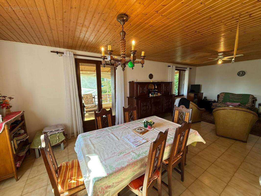 Maison à LABLACHERE