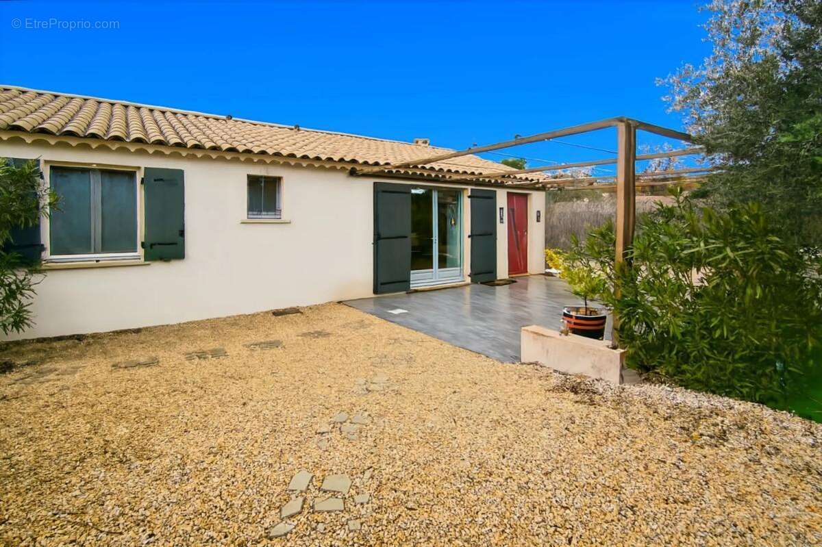 Maison à LA BASTIDE-DES-JOURDANS